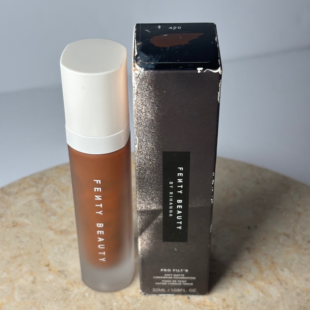 NIB Fenty Beauty by Rihanna 490 Pro Filt'r Soft Matte Longwear Foundation
